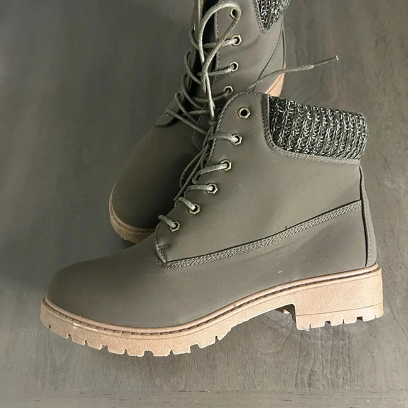 NWT Army Green Boots for women Size 10 - Picture 2 of 9